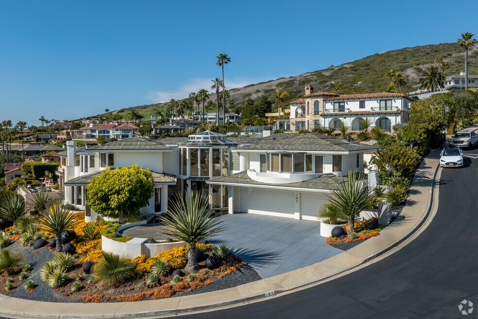 Emerald Bay auto body shop — Dentco Auto Body serving Emerald Bay Laguna Beach CA ultra-luxury drivers